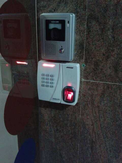 instalacion de video portero para control de acceso de persona y personal en oficina lujosa