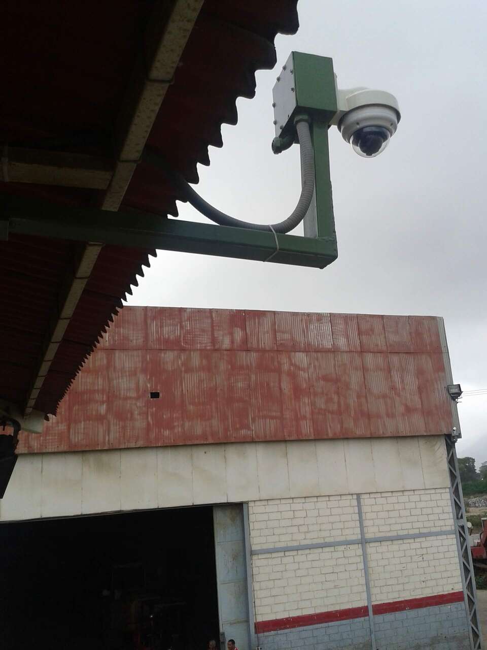 instalacion profesional de camara PTZ en exteriores